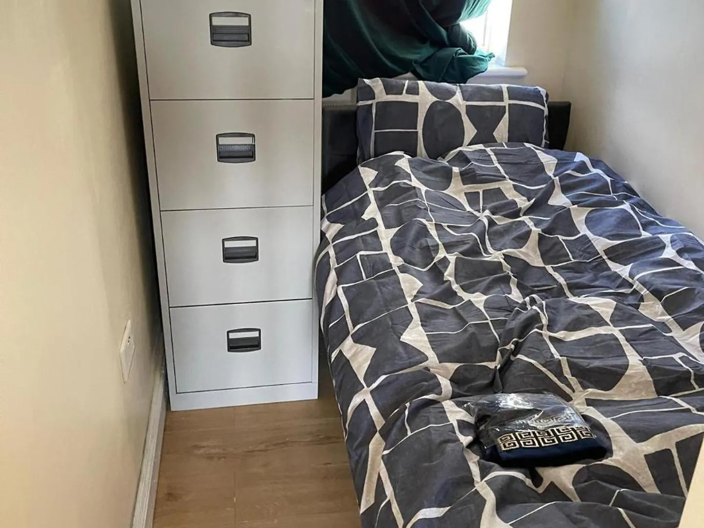 4 Beds Sleeps 15 Near Lcy Airport & Excel London Villa