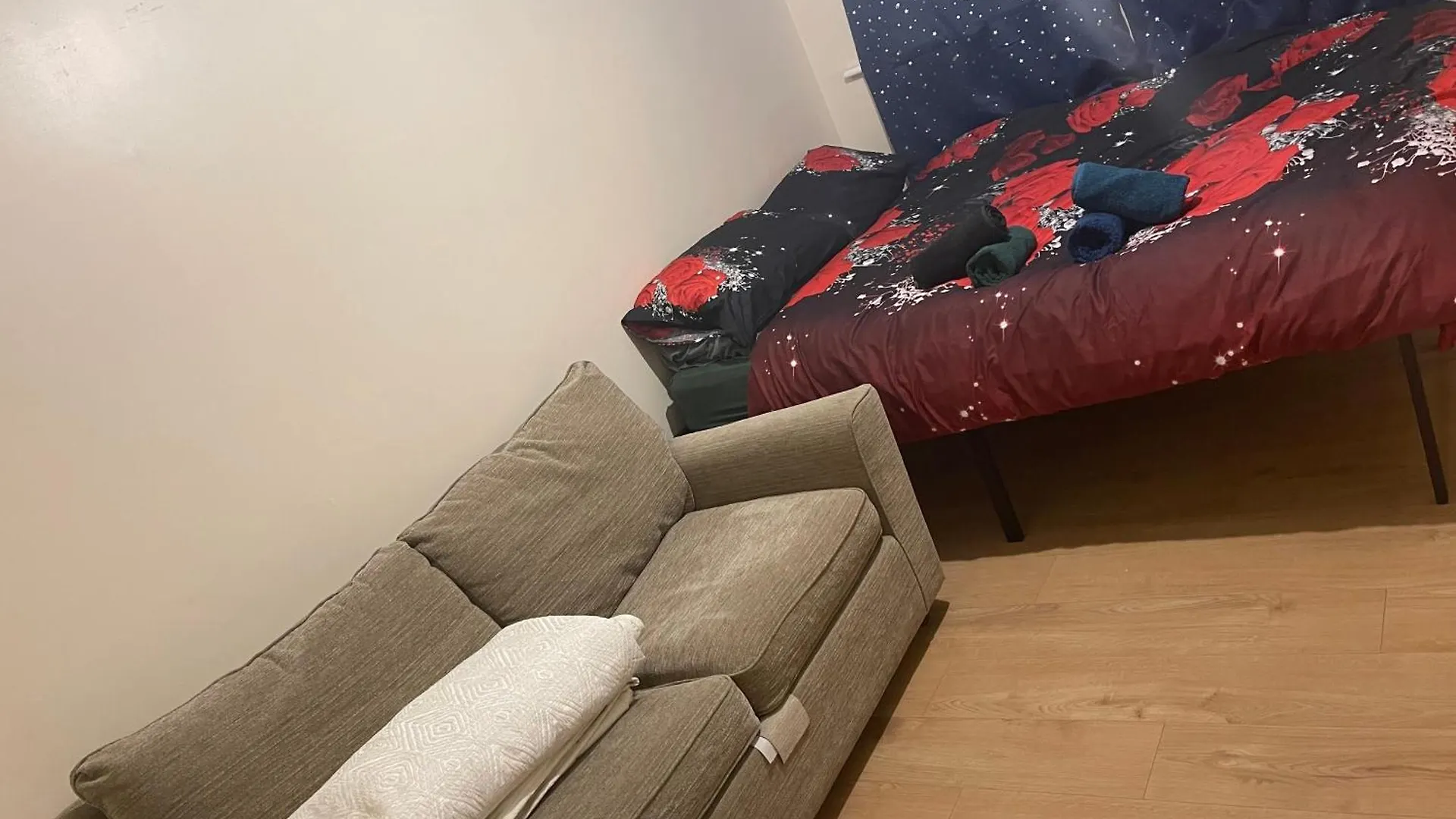 4 Beds Sleeps 15 Near Lcy Airport & Excel London Villa United Kingdom